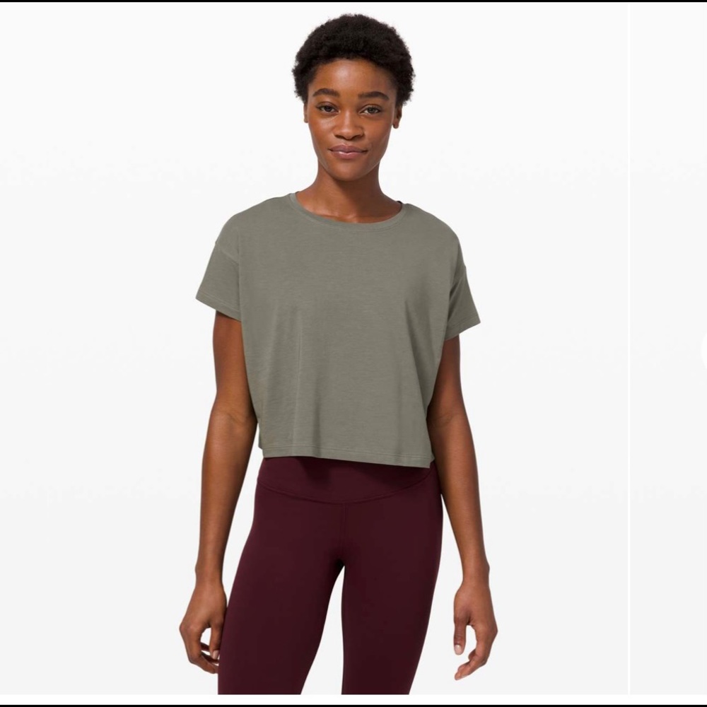 Lululemon Cates Tee in Grey Sage